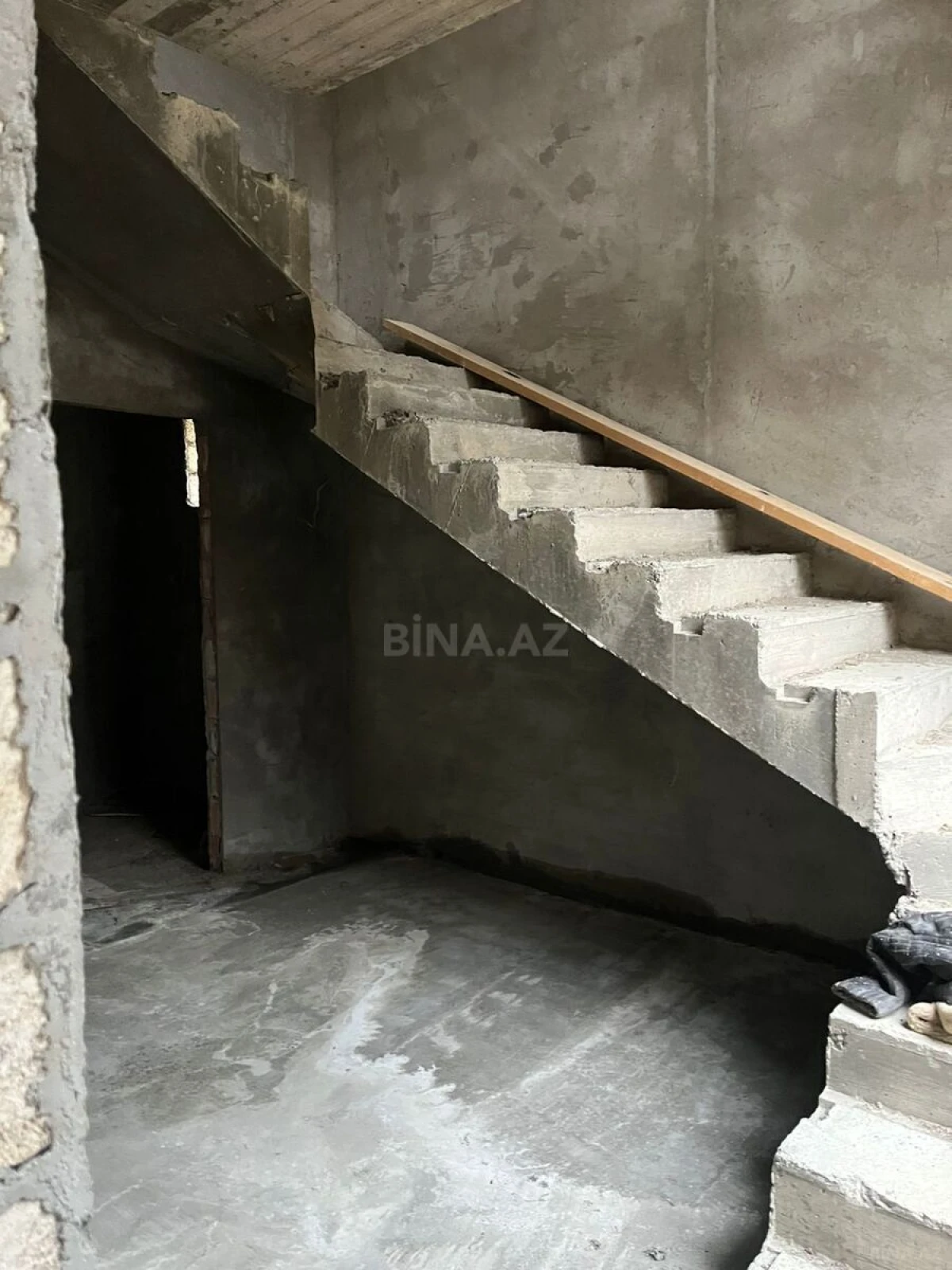 Satılır 6 otaqlı həyət evi 400 m²