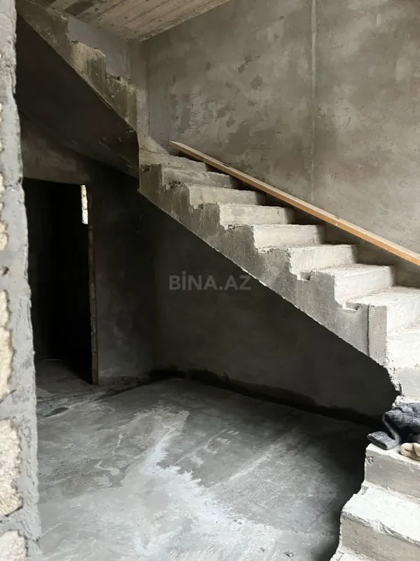 Satılır 6 otaqlı həyət evi 400 m²