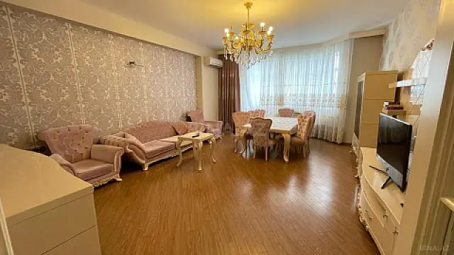 Satılır 4 otaqlı mənzil 180 m²