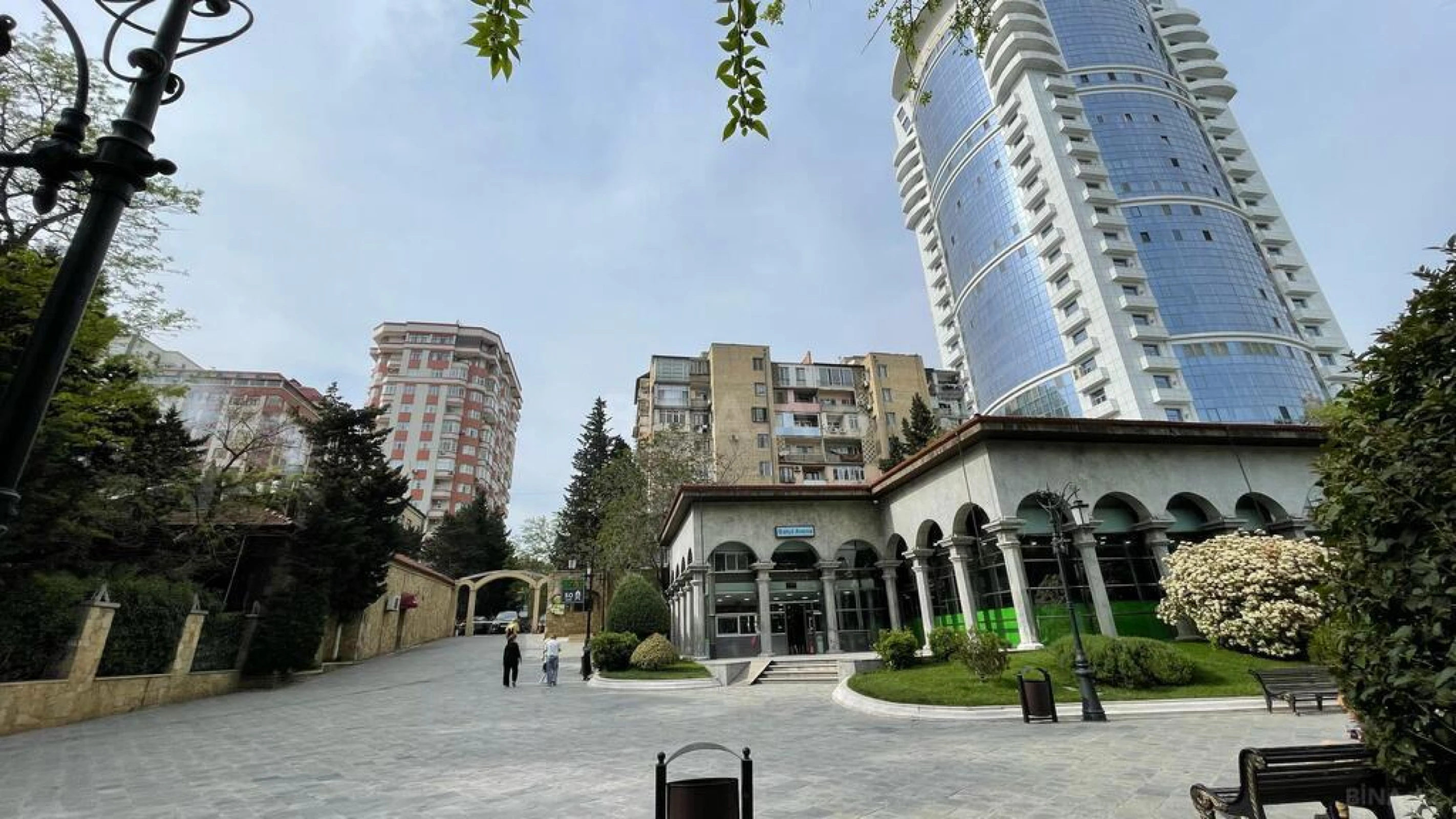 Satılır 4 otaqlı mənzil 180 m²