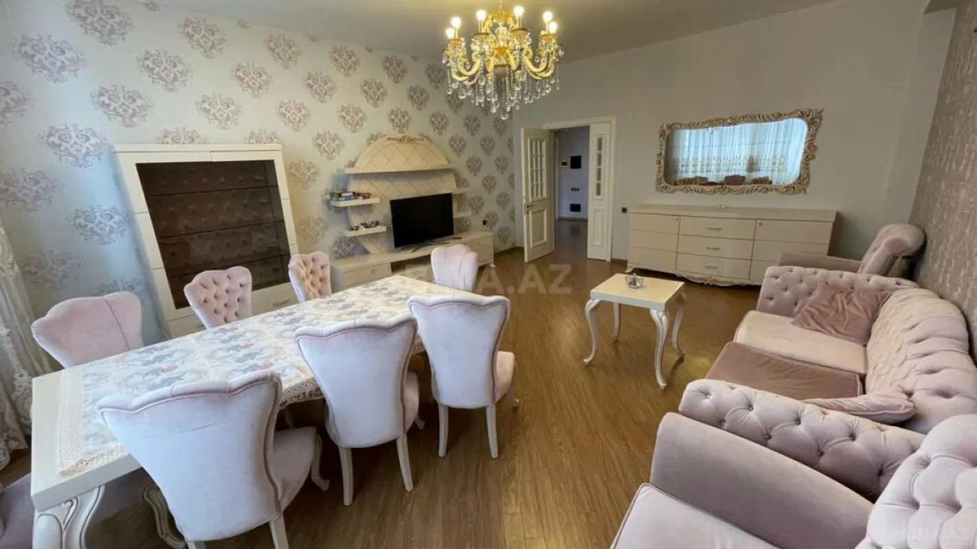 Satılır 4 otaqlı mənzil 180 m²