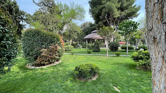 Satılır 4 otaqlı mənzil 180 m²