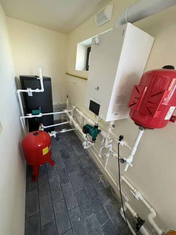 Satılır 6 otaqlı həyət evi 276.8 m²