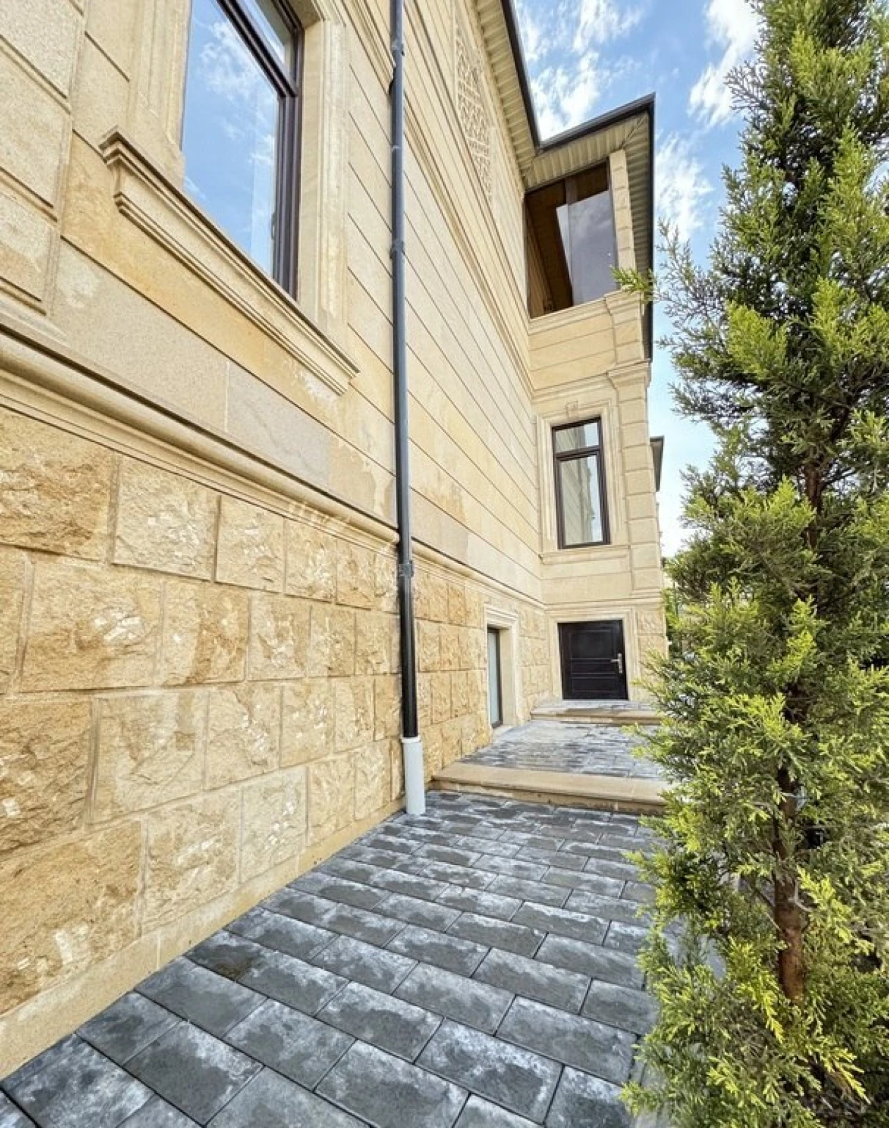 Satılır 6 otaqlı həyət evi 276.8 m²