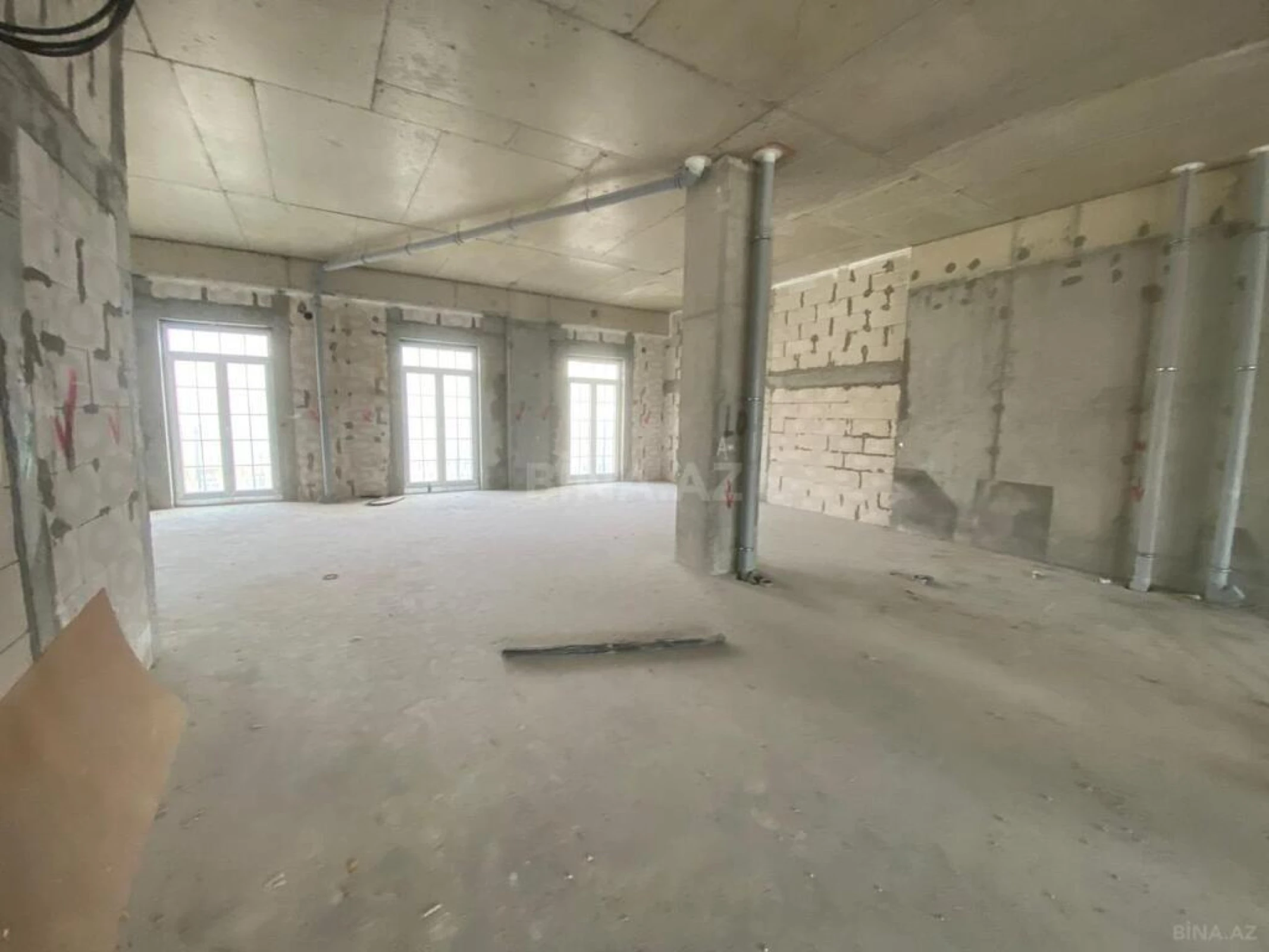 Satılır 5 otaqlı mənzil 184 m²