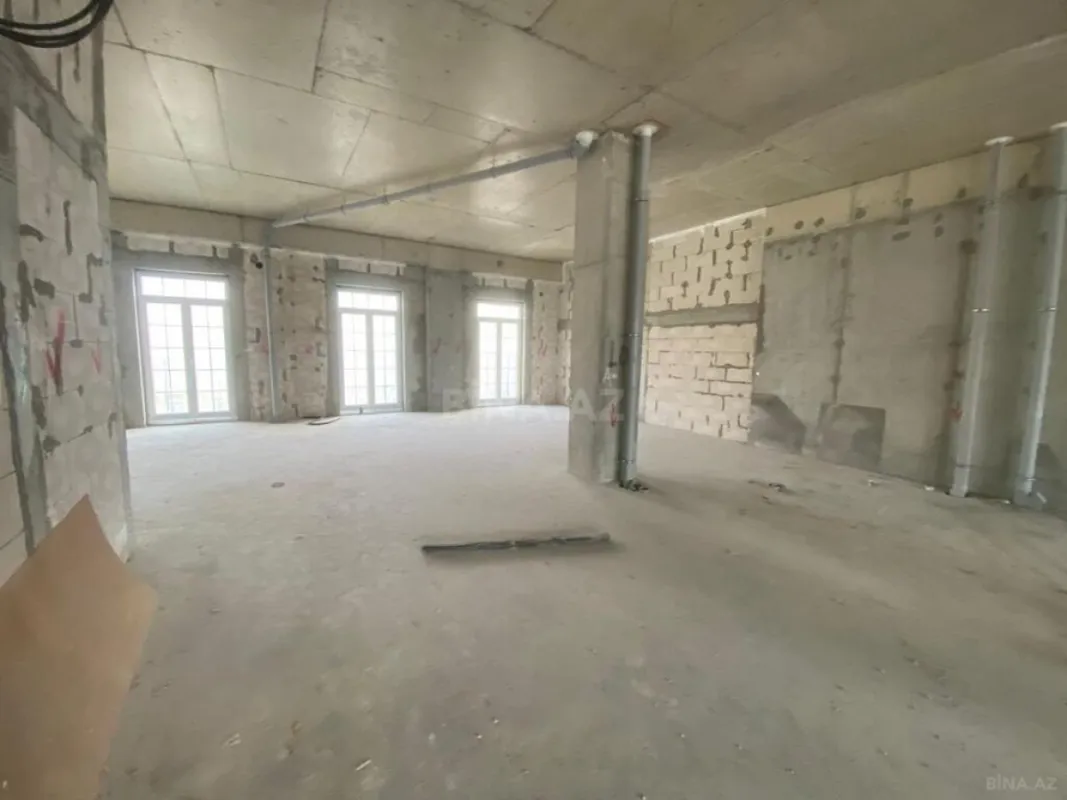 Satılır 5 otaqlı mənzil 184 m²
