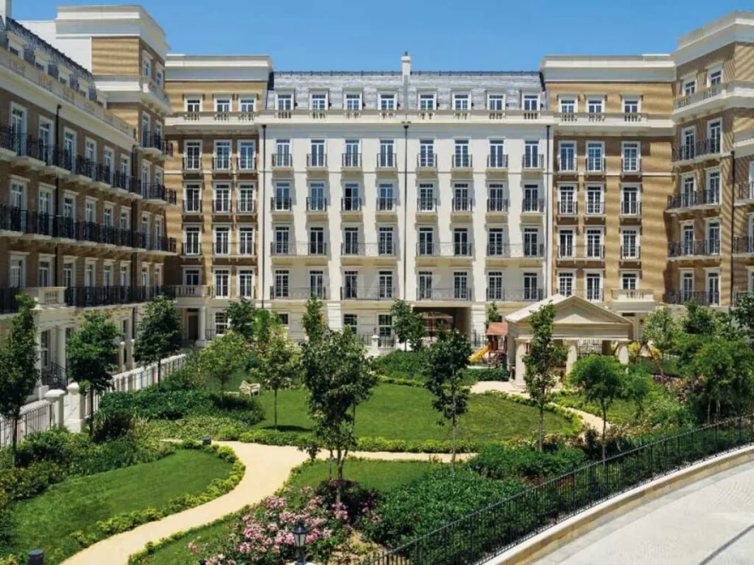 Satılır 5 otaqlı mənzil 184 m²