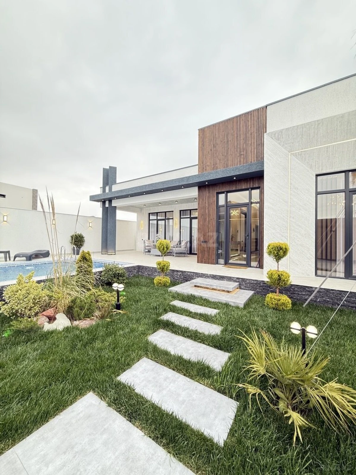 Satılır 4 otaqlı həyət evi 180 m²