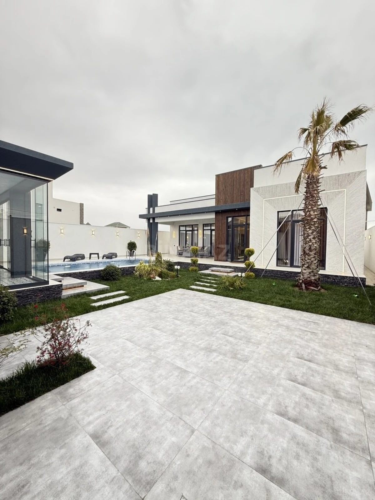 Satılır 4 otaqlı həyət evi 180 m²