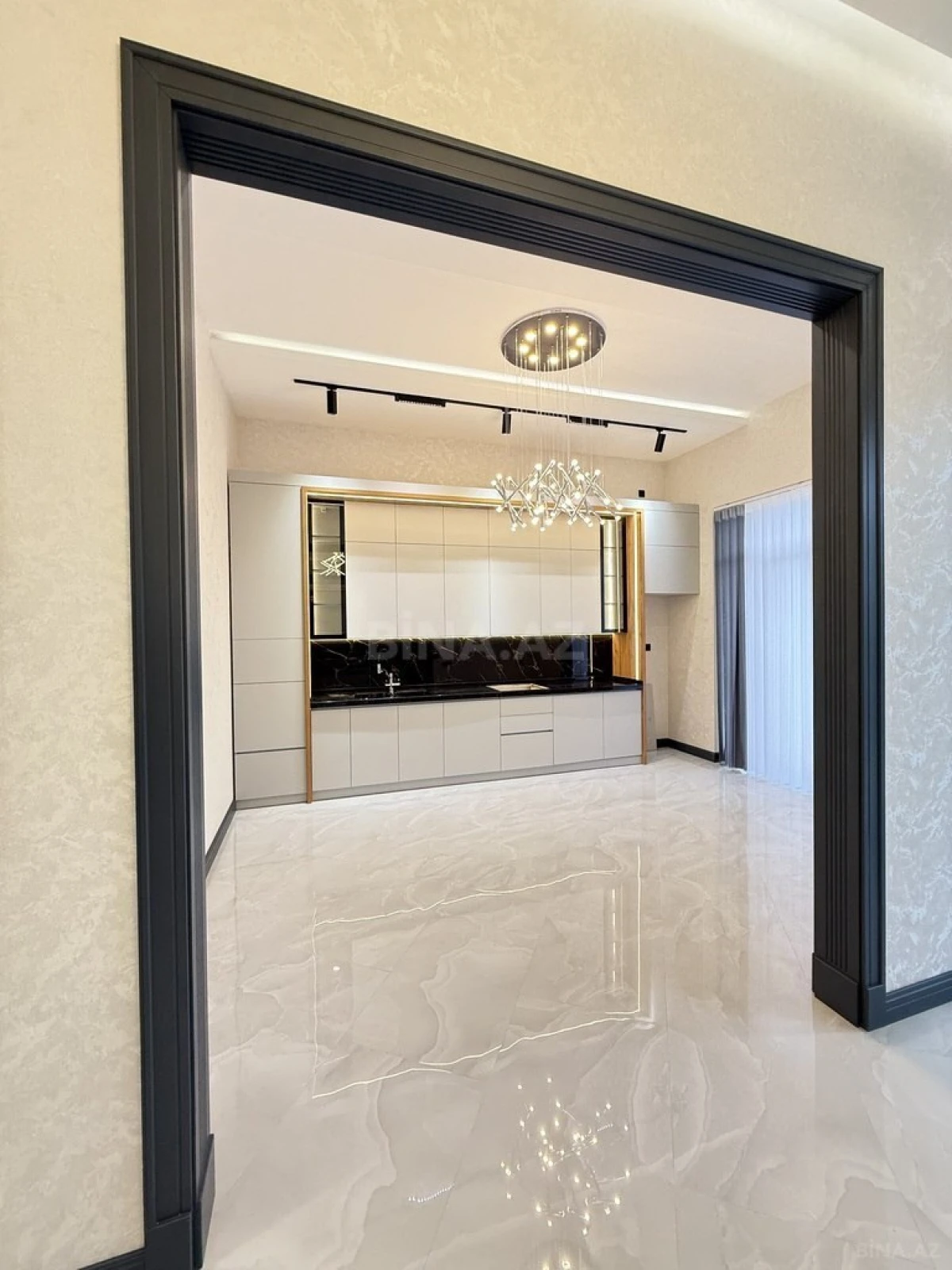 Satılır 4 otaqlı həyət evi 180 m²