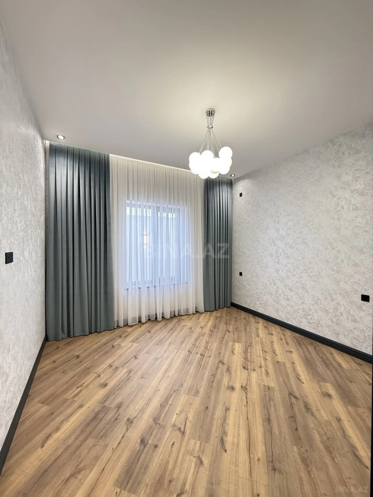 Satılır 4 otaqlı həyət evi 180 m²