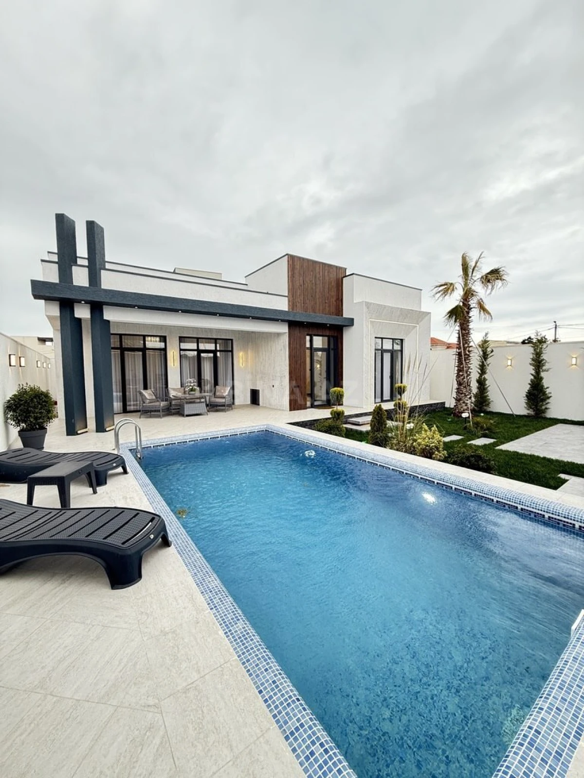 Satılır 4 otaqlı həyət evi 180 m²