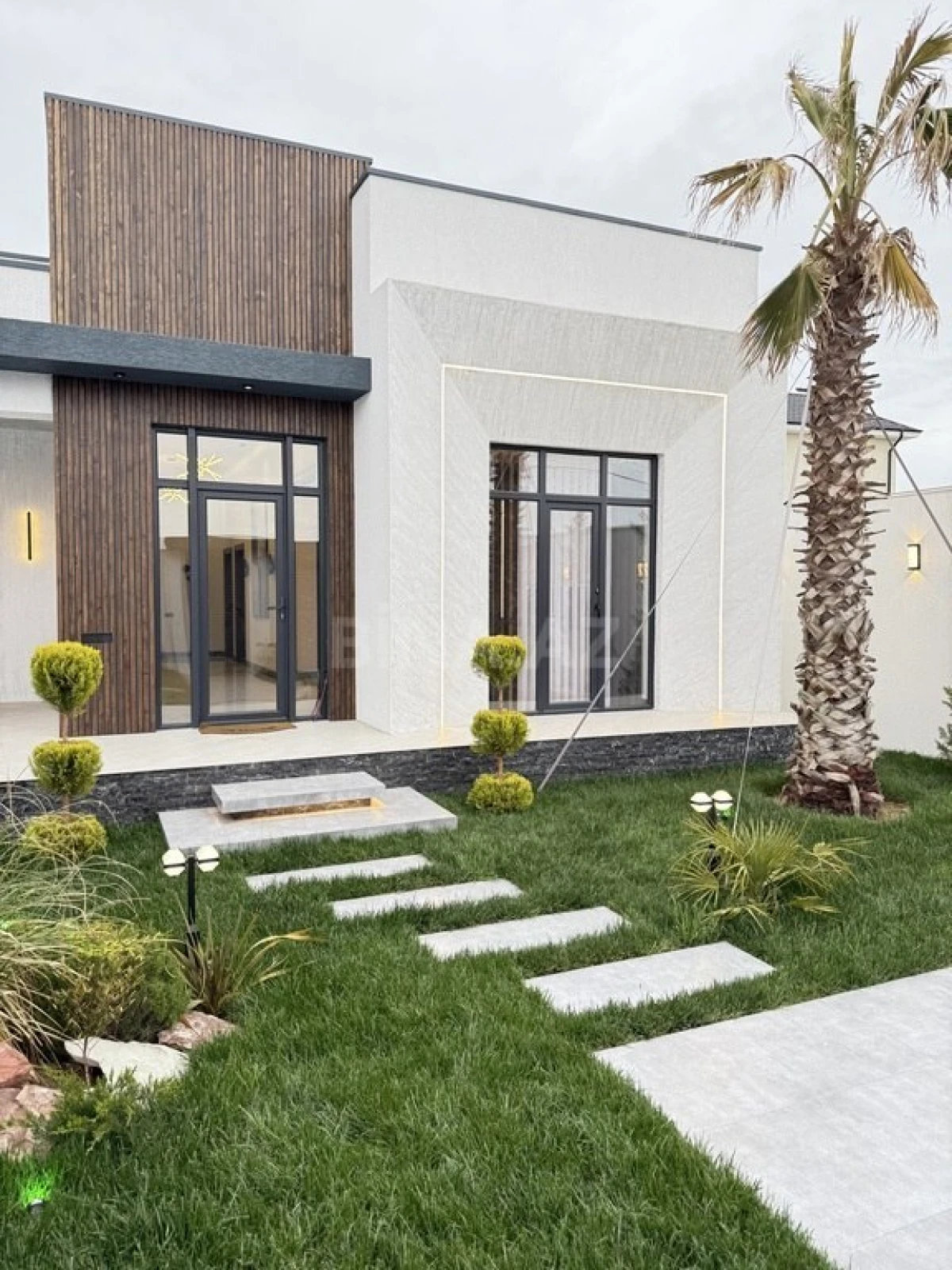 Satılır 4 otaqlı həyət evi 180 m²