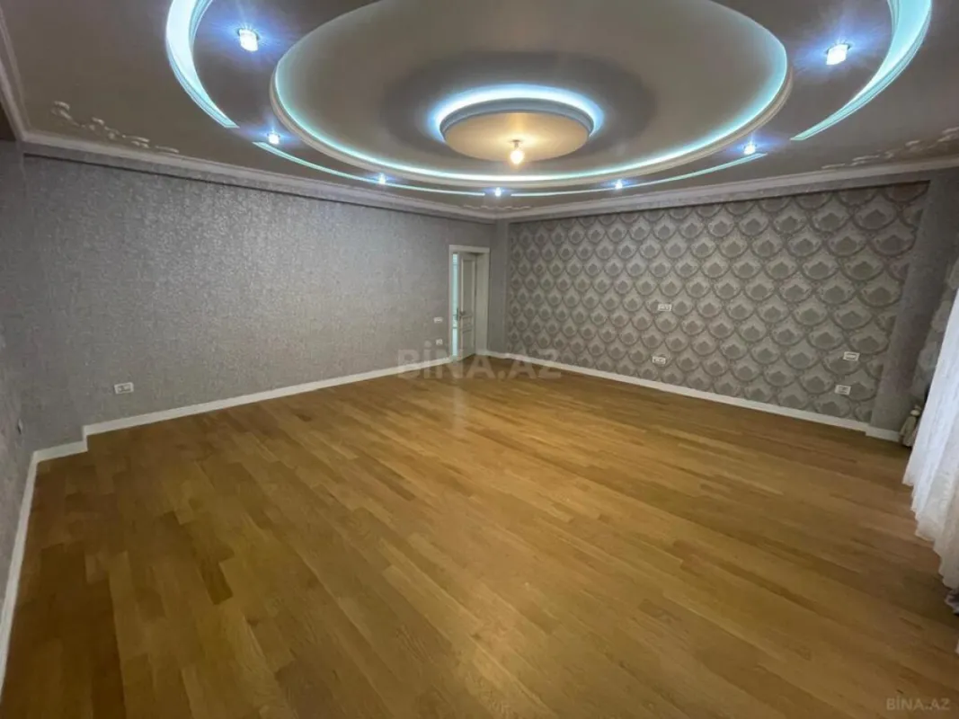 Satılır 4 otaqlı mənzil 240 m²