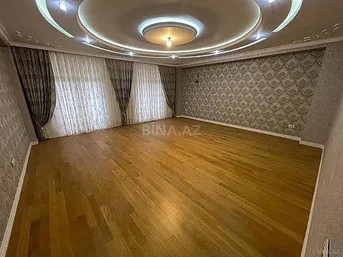 Satılır 4 otaqlı mənzil 240 m²