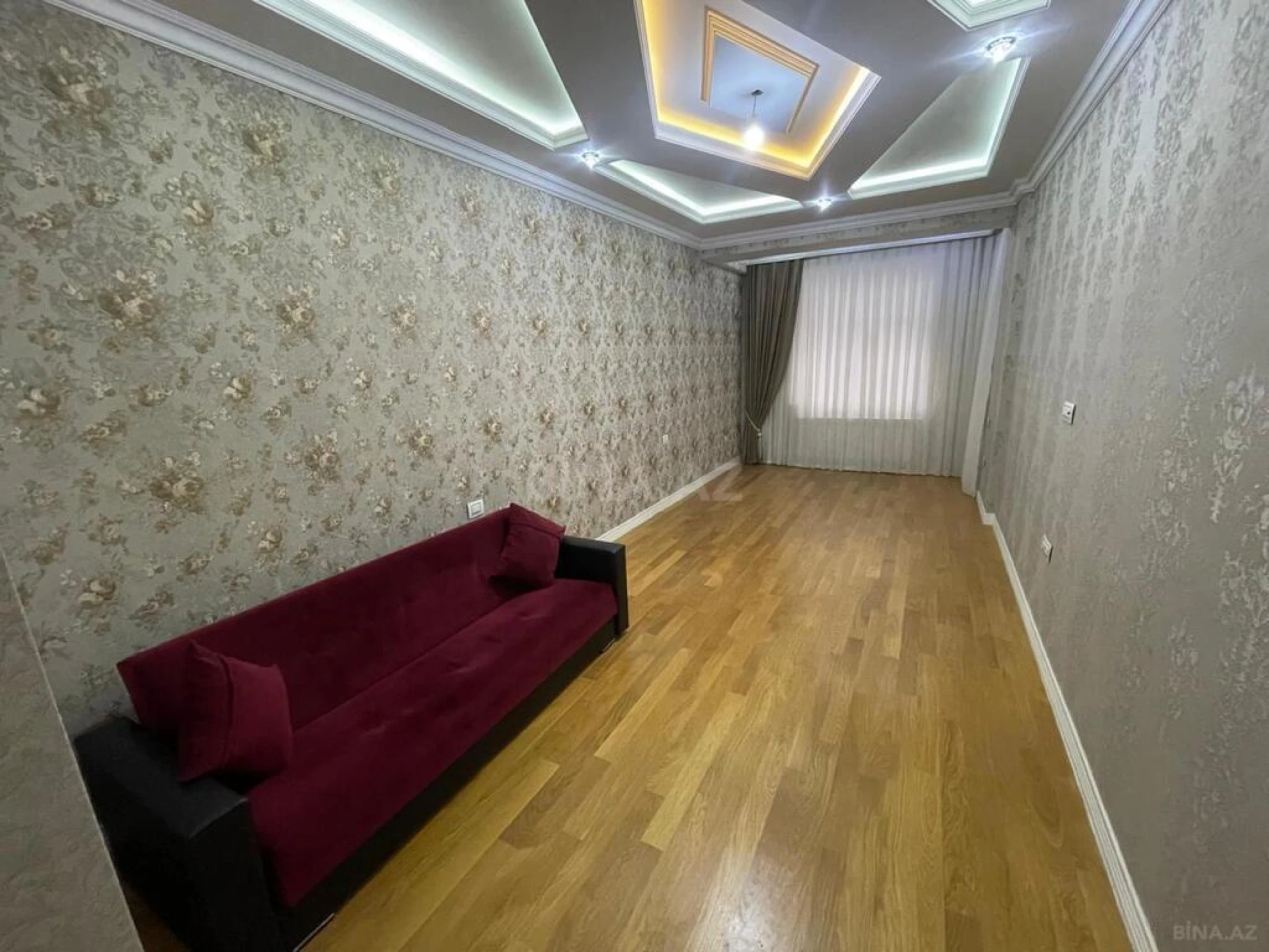 Satılır 4 otaqlı mənzil 240 m²