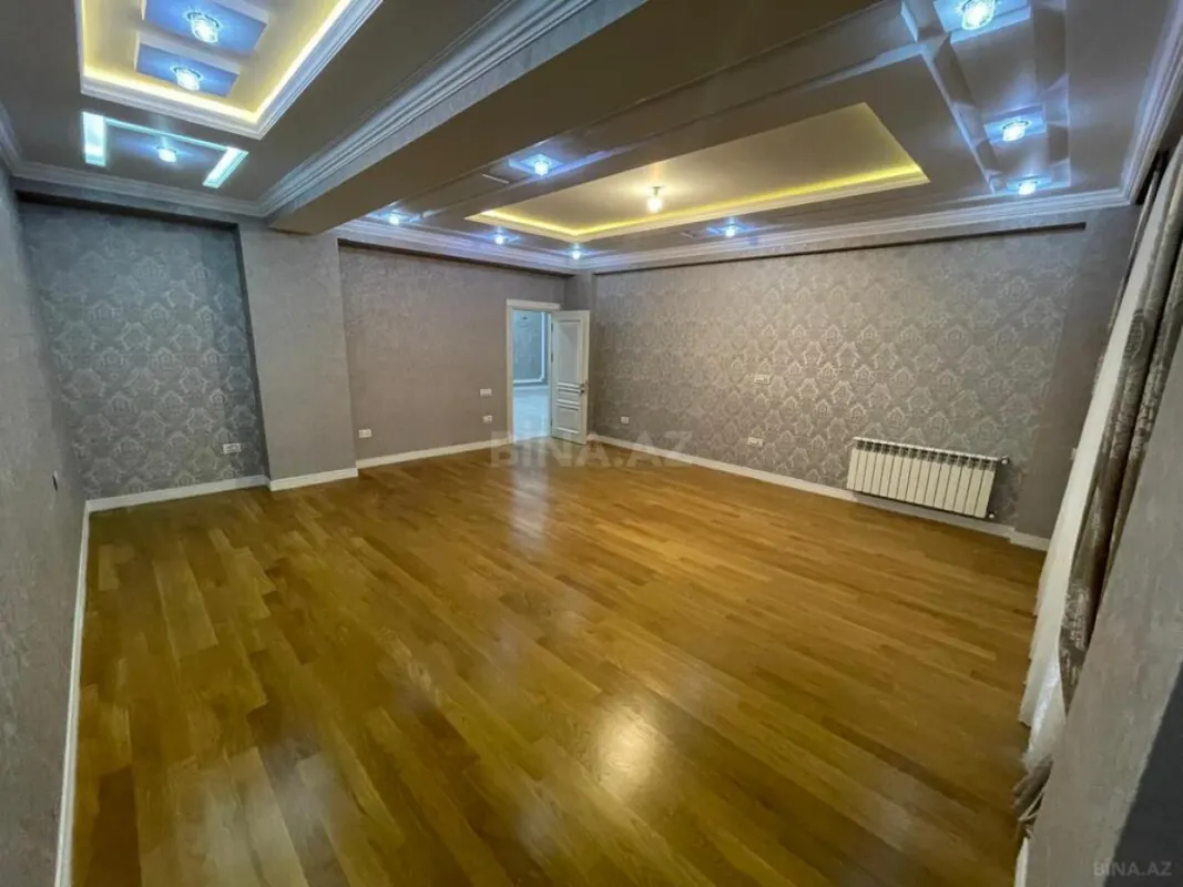 Satılır 4 otaqlı mənzil 240 m²