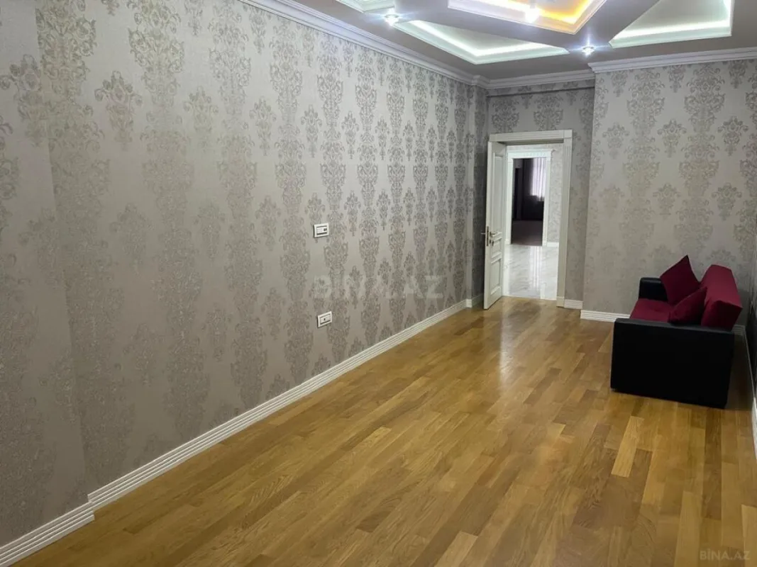 Satılır 4 otaqlı mənzil 240 m²