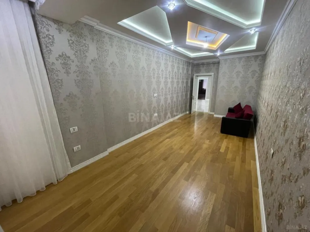 Satılır 4 otaqlı mənzil 240 m²