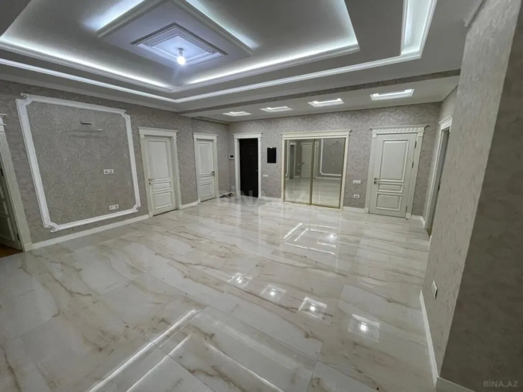 Satılır 4 otaqlı mənzil 240 m²