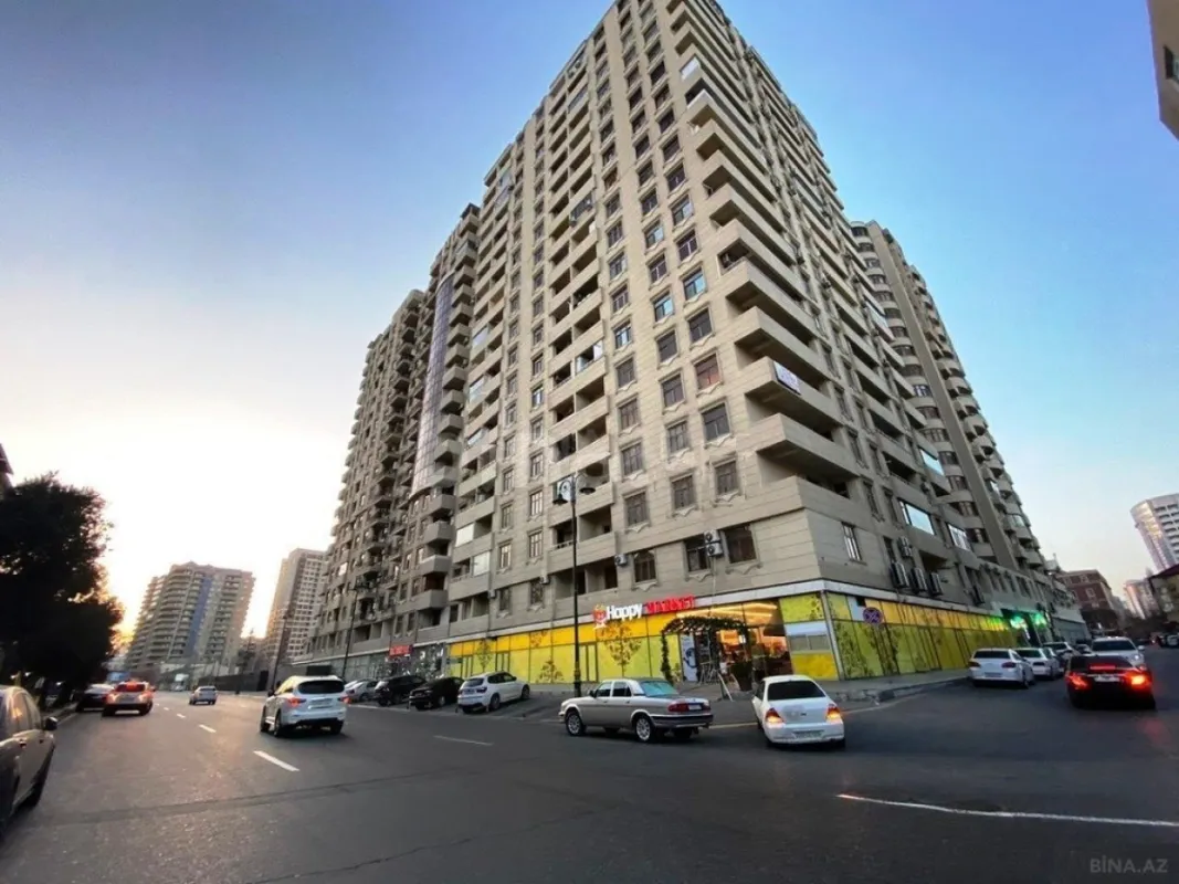 Satılır 4 otaqlı mənzil 240 m²