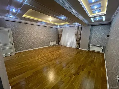 Satılır 4 otaqlı mənzil 240 m²