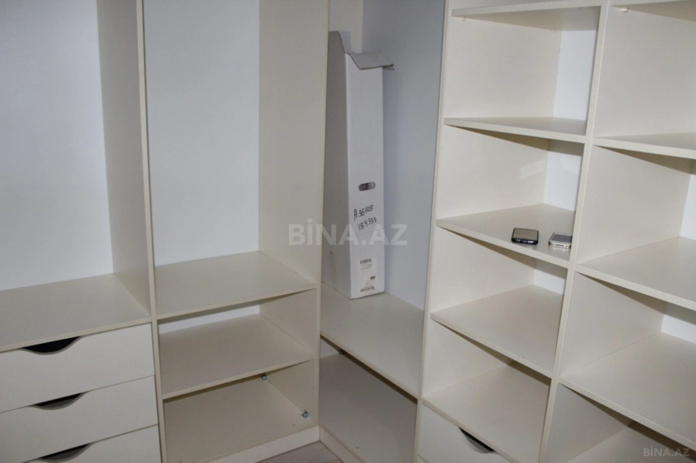 Satılır 4 otaqlı mənzil 240 m²