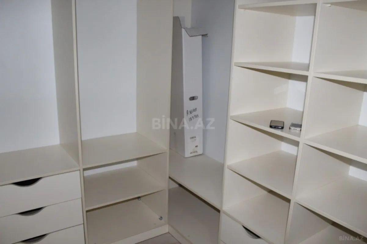 Satılır 4 otaqlı mənzil 240 m²