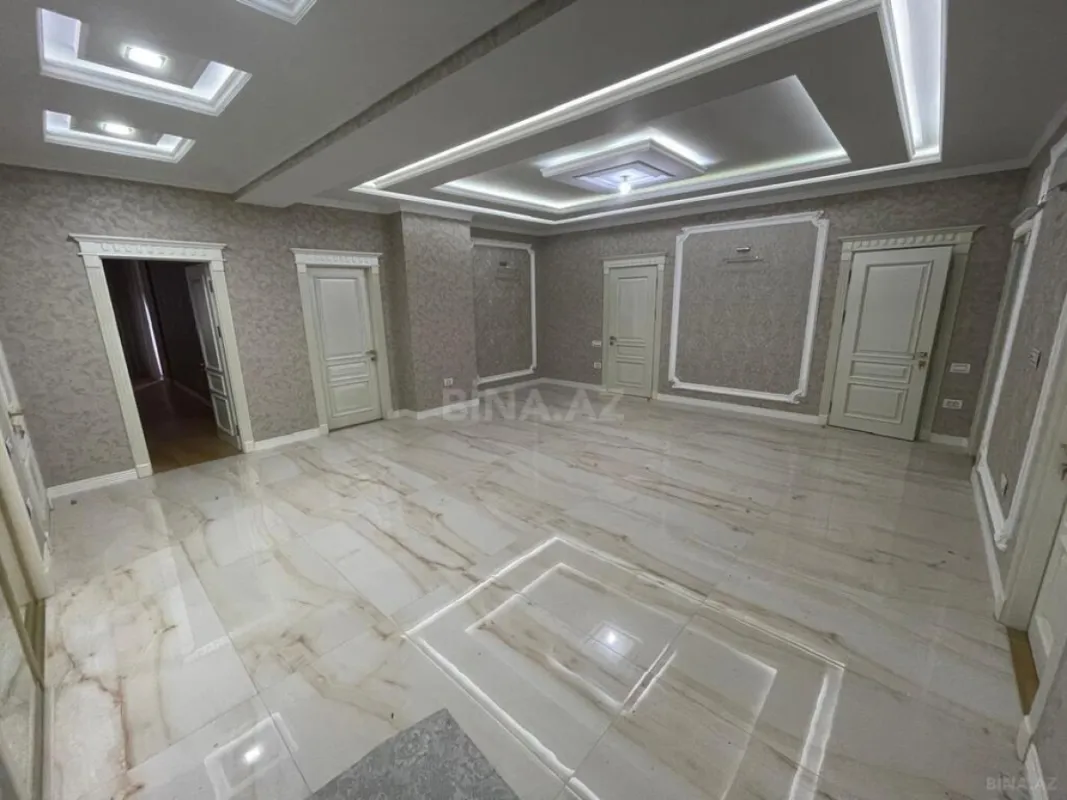 Satılır 4 otaqlı mənzil 240 m²