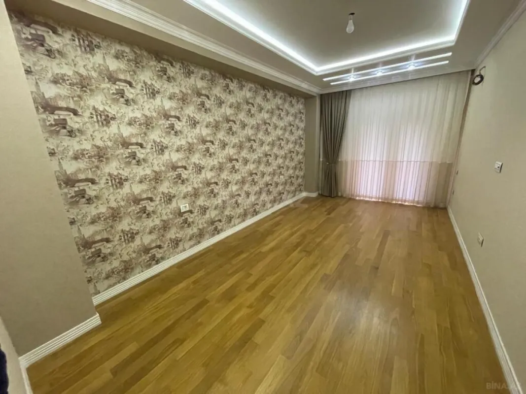 Satılır 4 otaqlı mənzil 240 m²