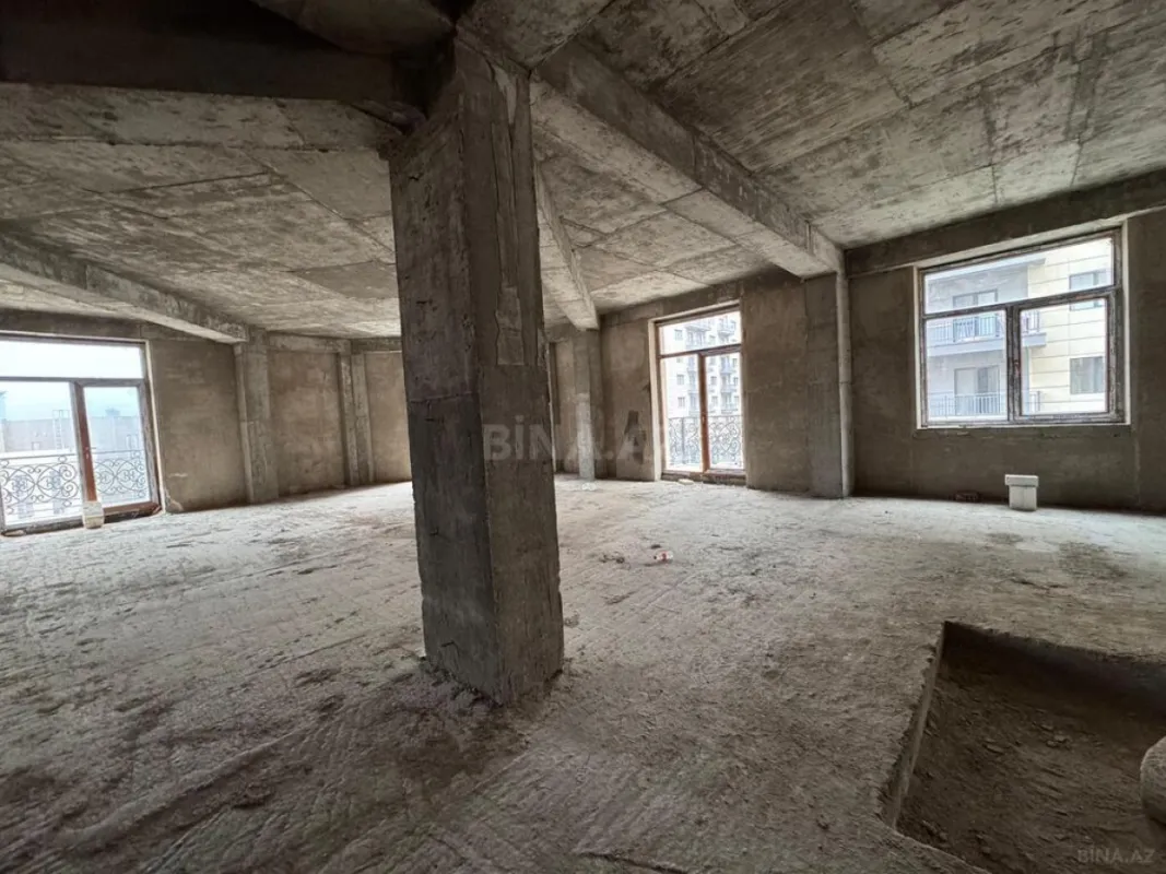 Satılır 4 otaqlı mənzil 210 m²