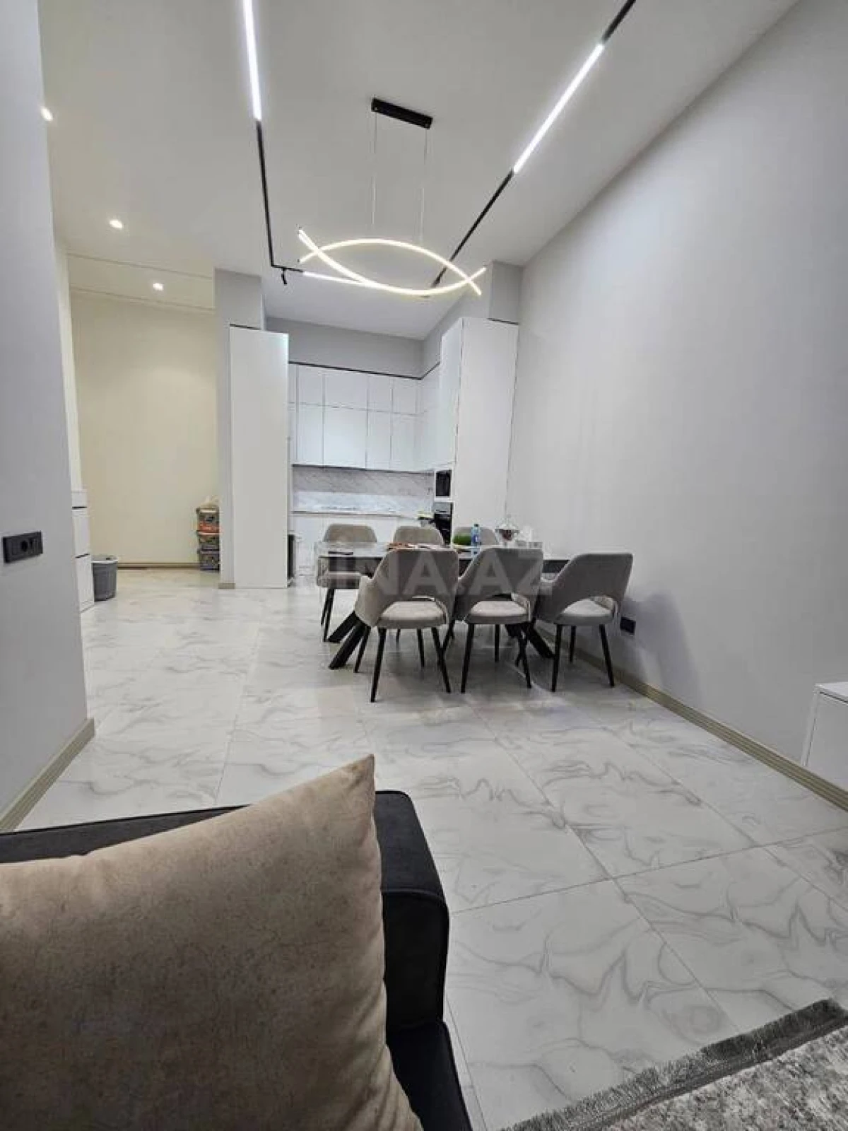 Kirayə verilir 2 otaqlı mənzil 93 m²