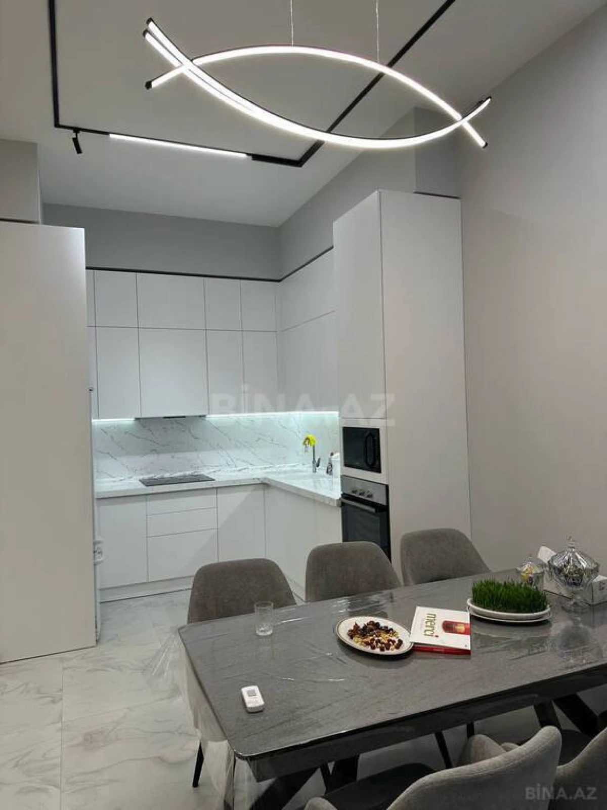 Kirayə verilir 2 otaqlı mənzil 93 m²