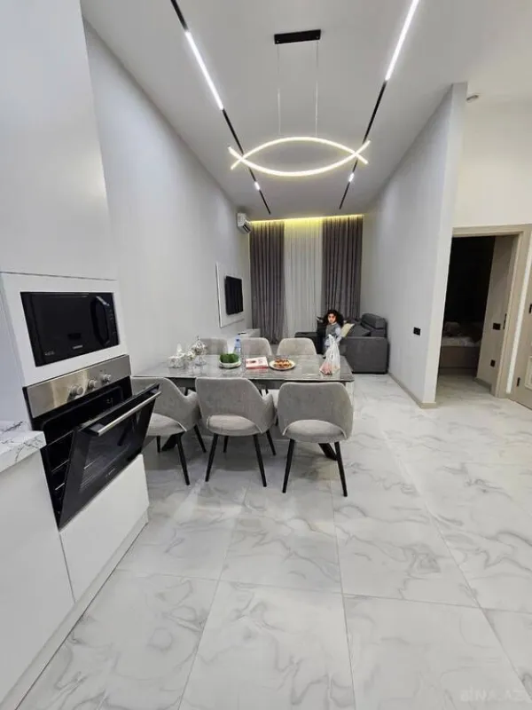 Kirayə verilir 2 otaqlı mənzil 93 m²