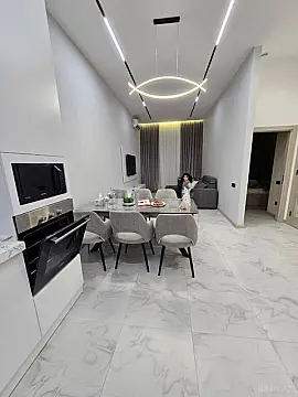 Kirayə verilir 2 otaqlı mənzil 93 m²