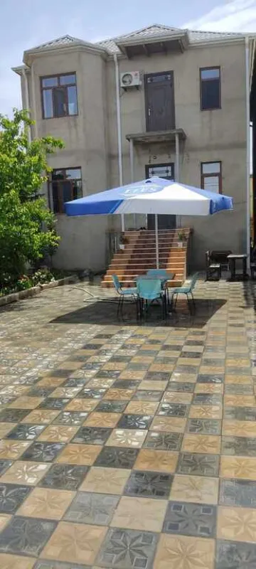 Satılır 5 otaqlı həyət evi 200 m²