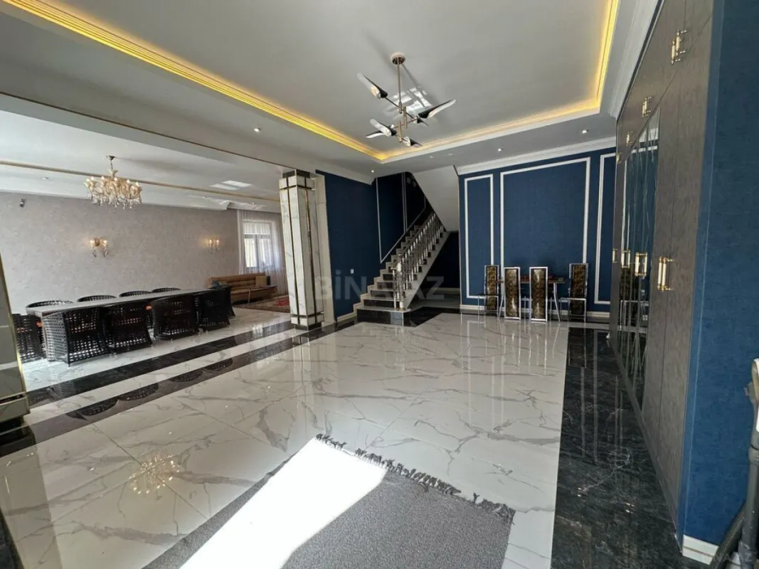 Satılır 5 otaqlı həyət evi 400 m²
