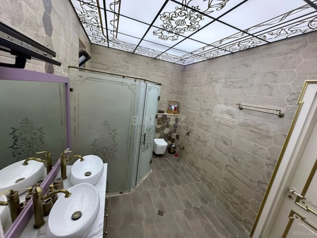 Satılır 5 otaqlı həyət evi 400 m²