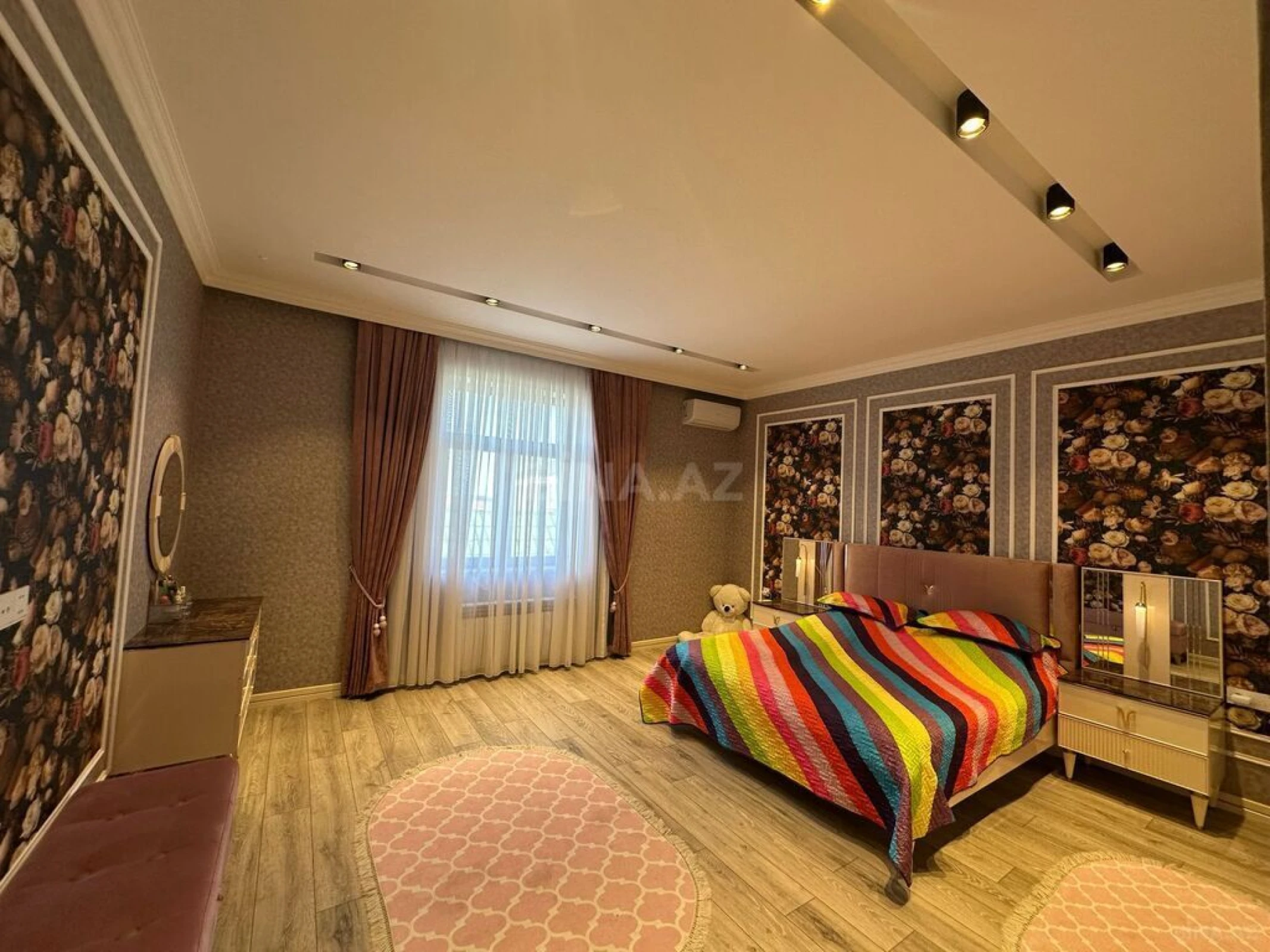 Satılır 5 otaqlı həyət evi 400 m²