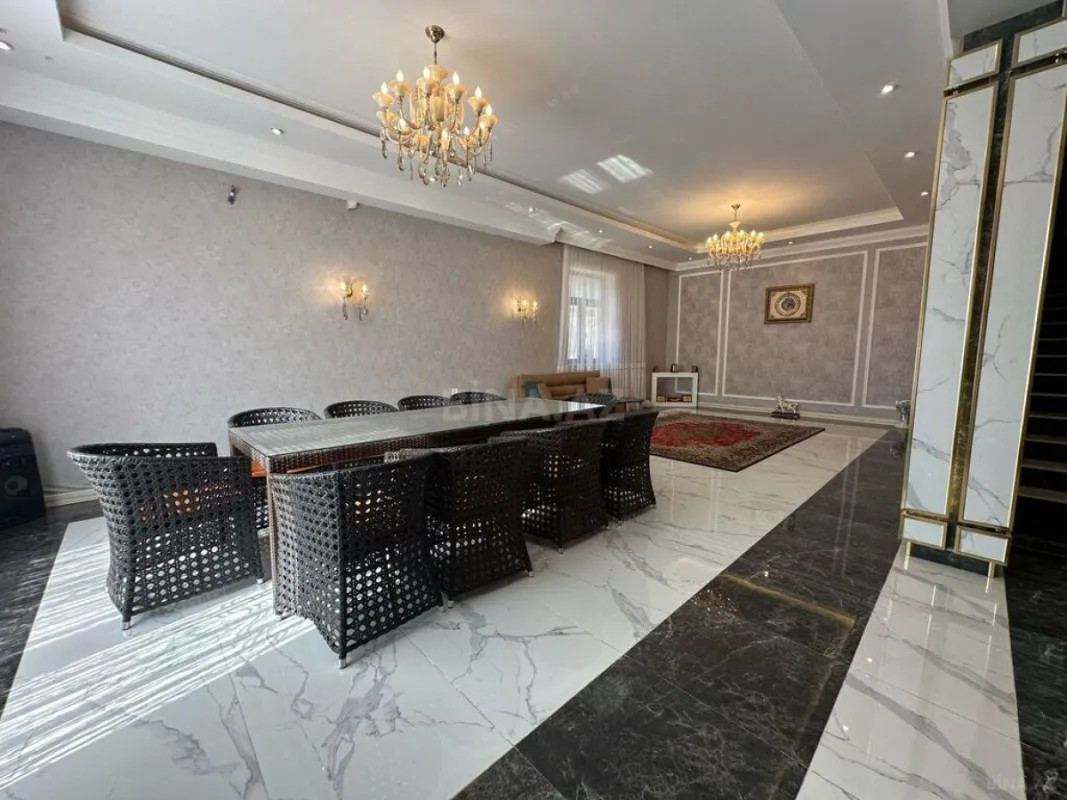 Satılır 5 otaqlı həyət evi 400 m²