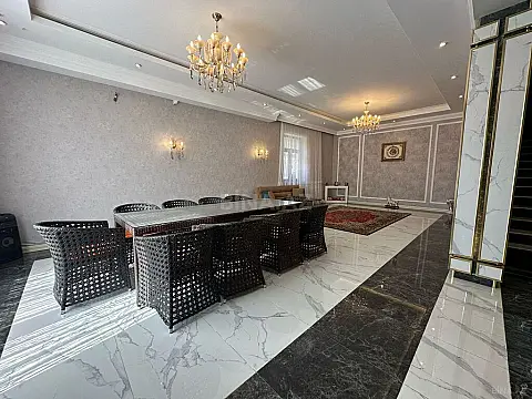 Satılır 5 otaqlı həyət evi 400 m²