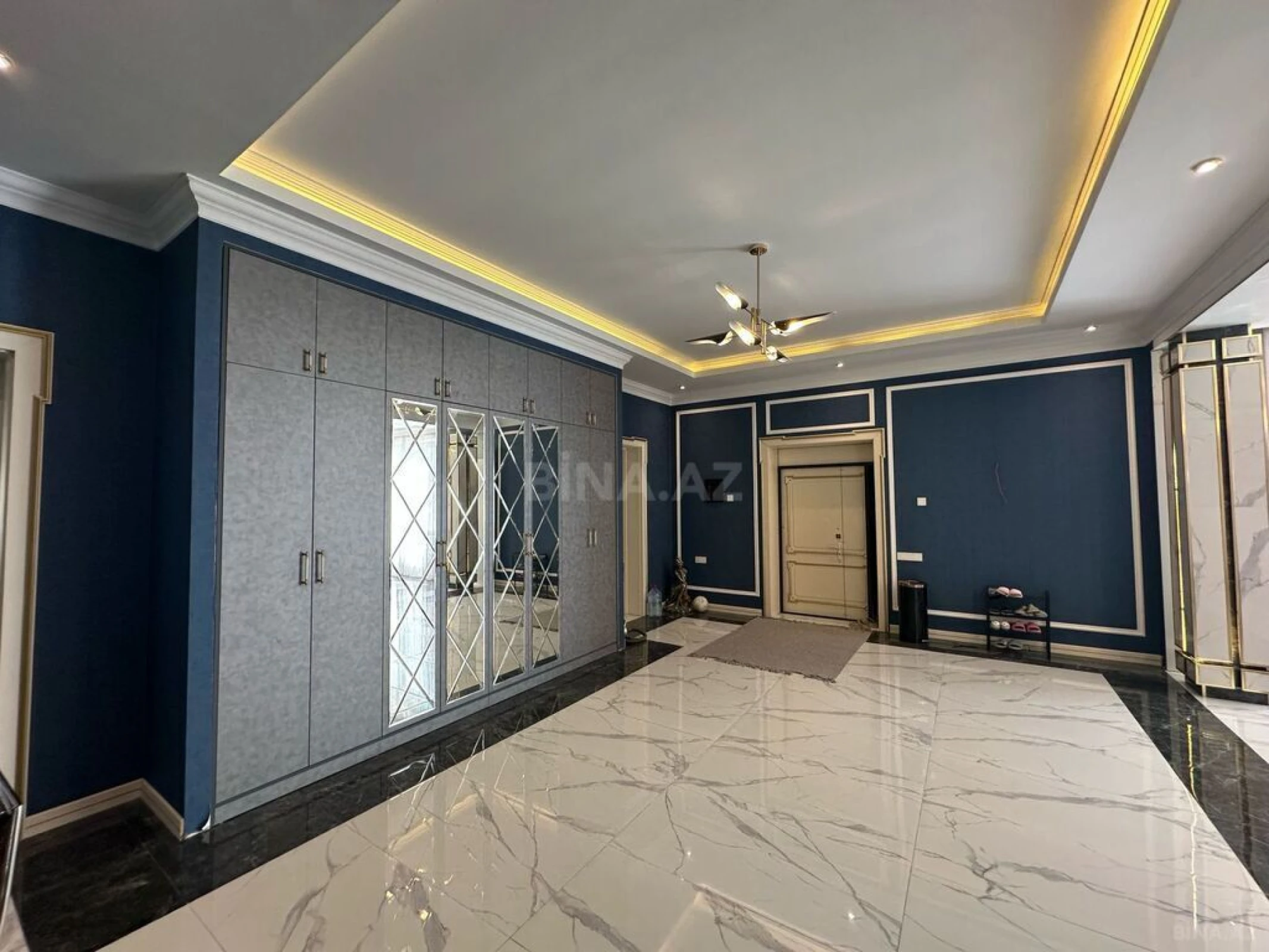 Satılır 5 otaqlı həyət evi 400 m²