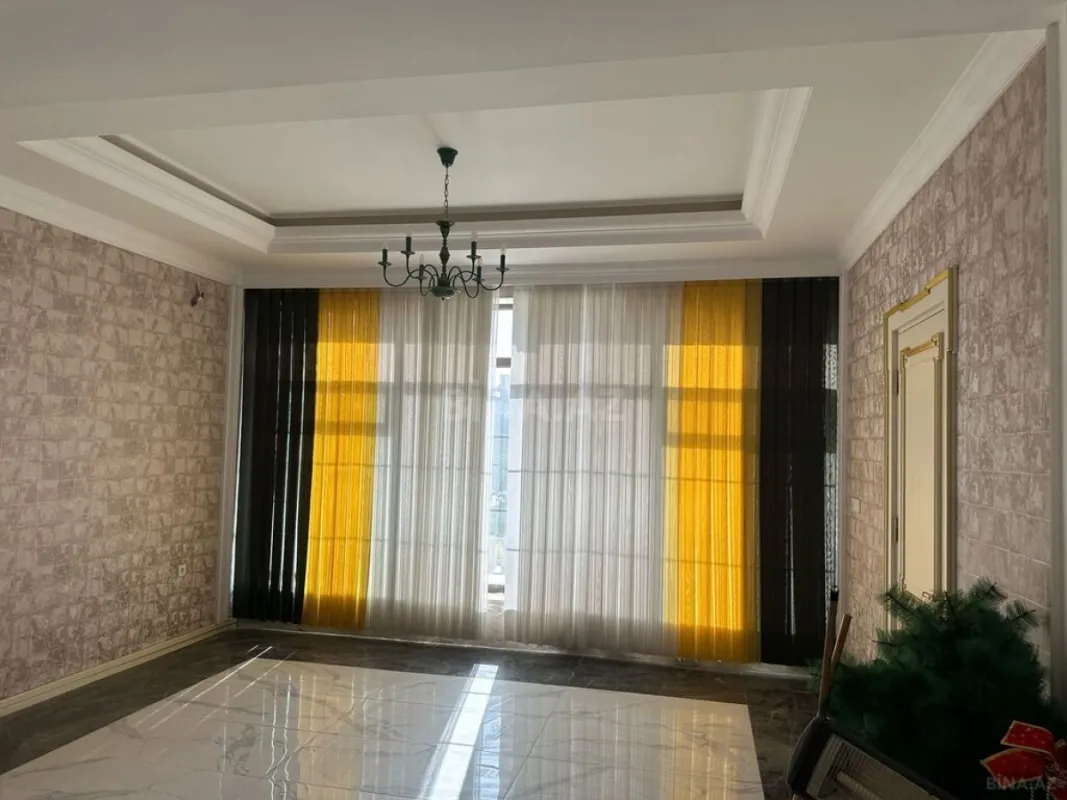 Satılır 5 otaqlı həyət evi 400 m²