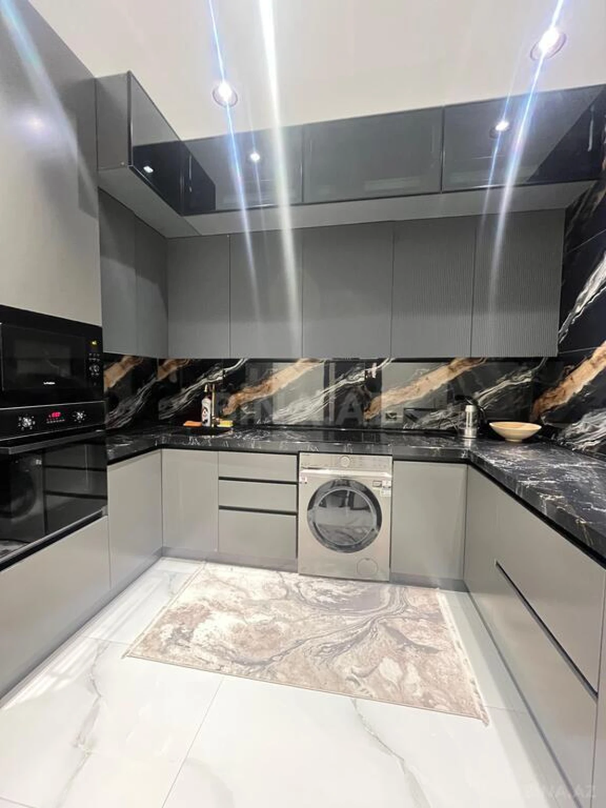 Kirayə verilir 2 otaqlı mənzil 80 m²