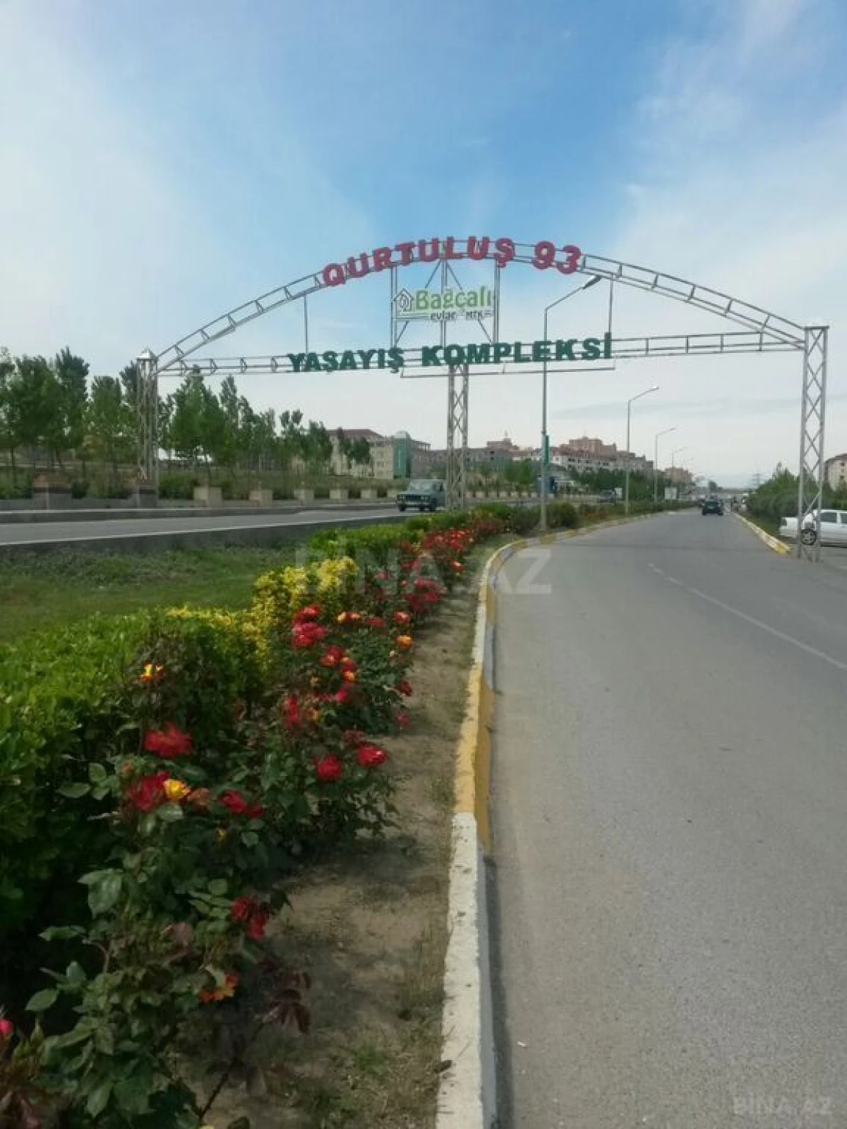 Satılır 2 otaqlı mənzil 83 m²