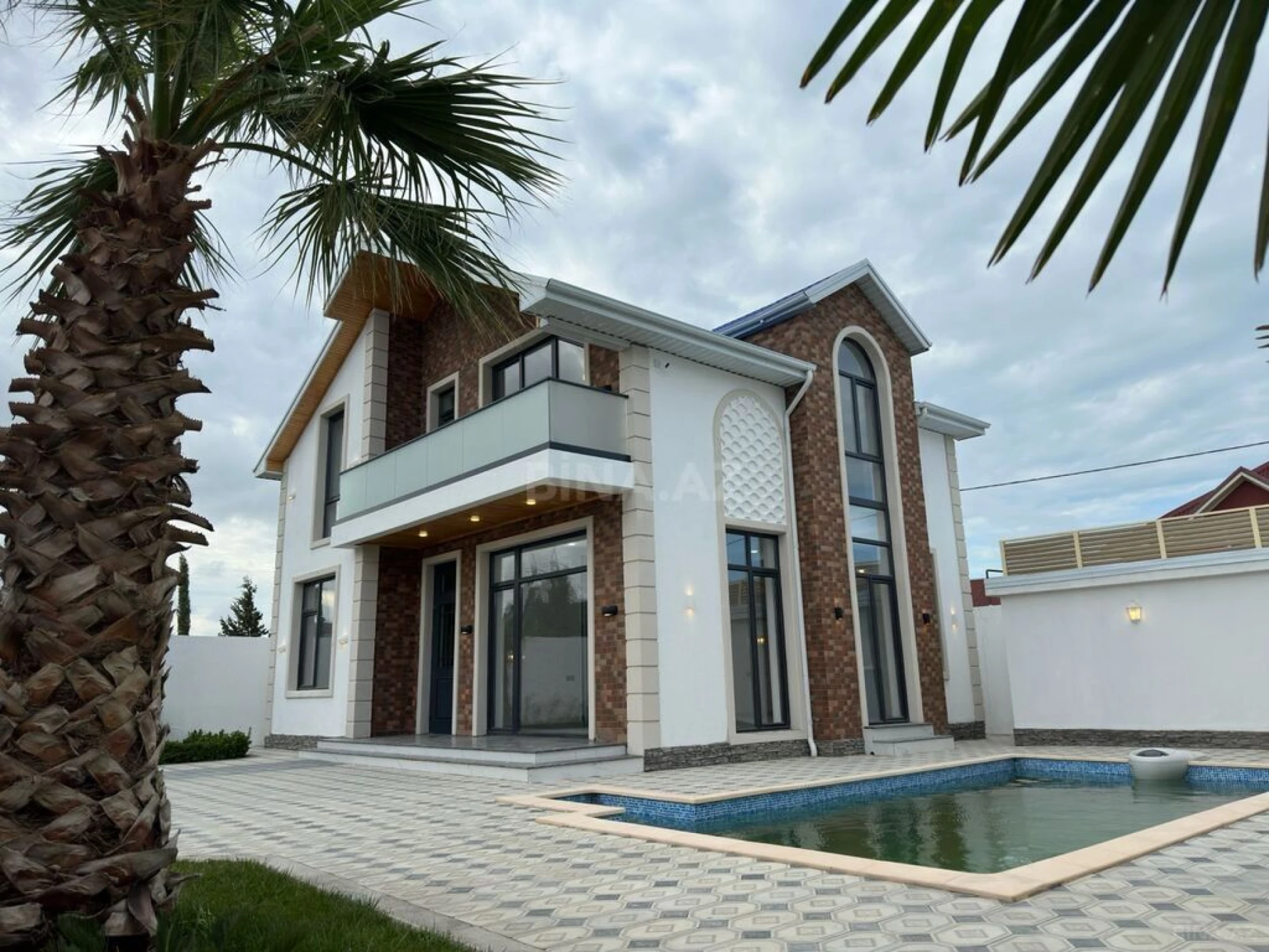 Satılır 6 otaqlı həyət evi 250 m²