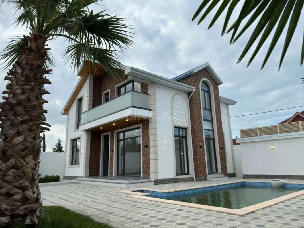 Satılır 6 otaqlı həyət evi 250 m²
