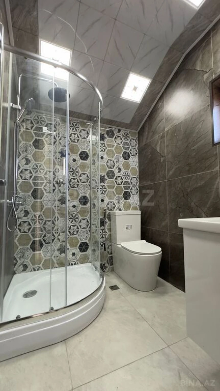 Satılır 6 otaqlı həyət evi 250 m²