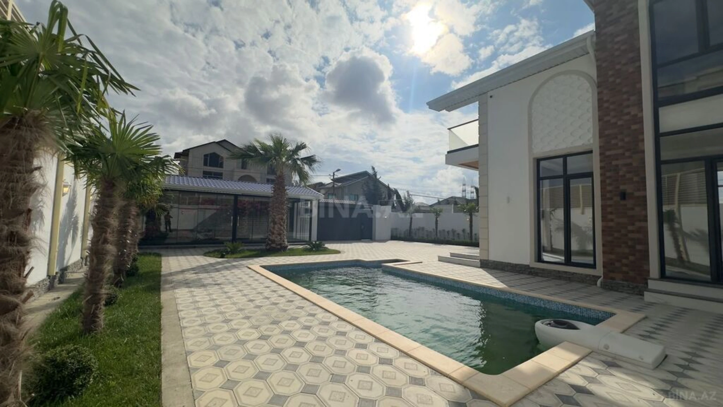 Satılır 6 otaqlı həyət evi 250 m²