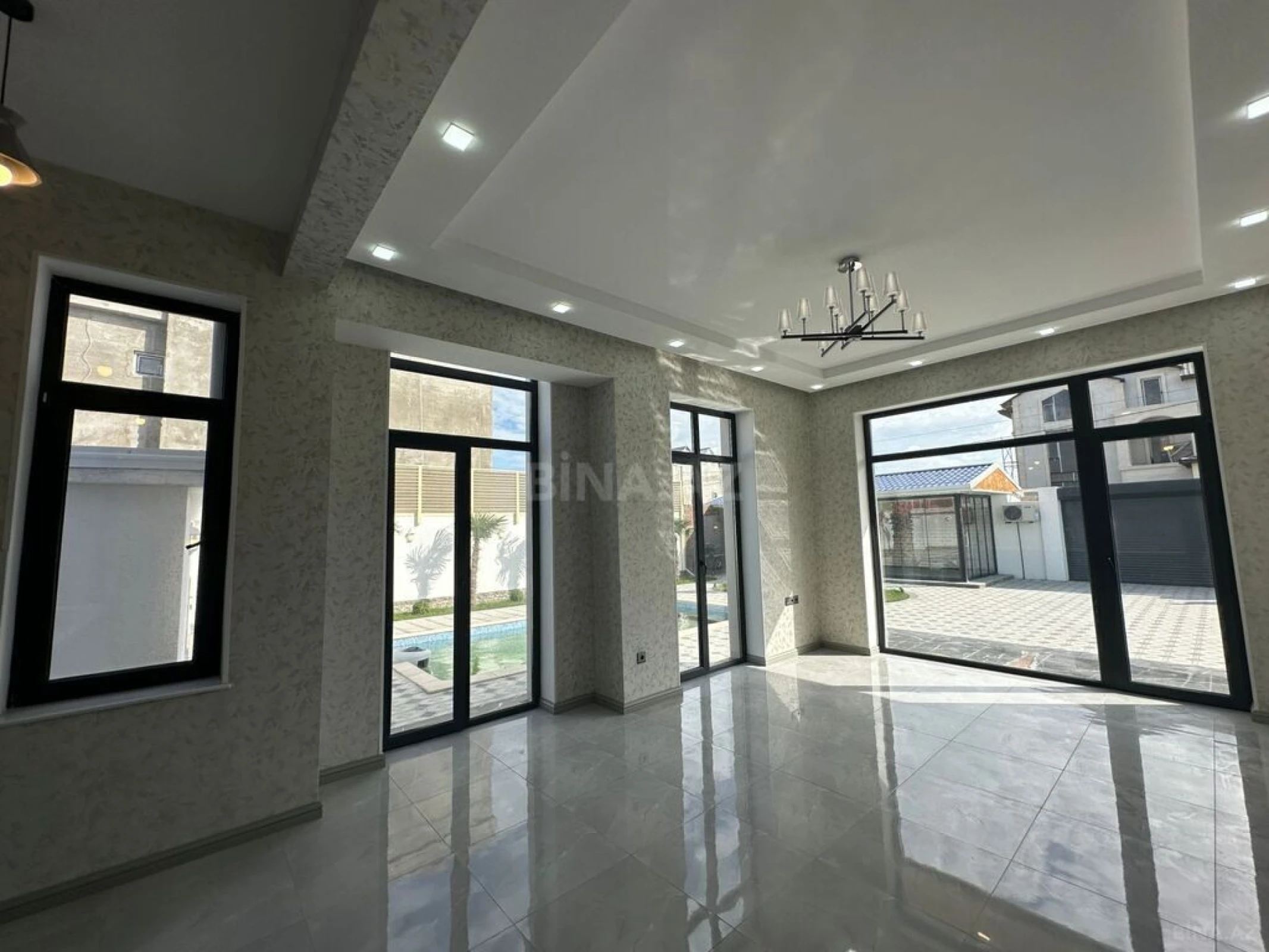 Satılır 6 otaqlı həyət evi 250 m²